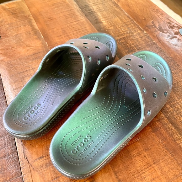 CROCS Iconic Comfort Iridescent Green Sandal Slides - Women's 9, Men's 7 - Picture 7 of 9